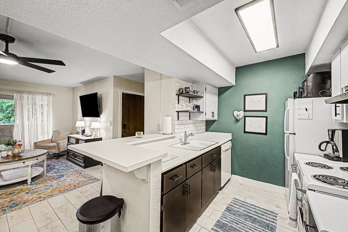 Paradise Pkwy Getaway in Phoenix + Pool — Paradise Pkwy Getaway in Phoenix + Pool, Phoenix, Arizona — photo 15