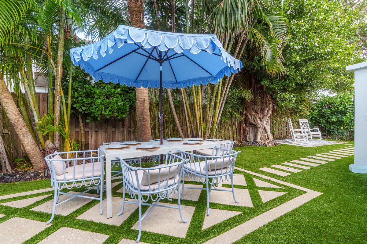 Dine alfresco in your private oasis&mdash;the perfect spot for morning coffee or sunset cocktails.