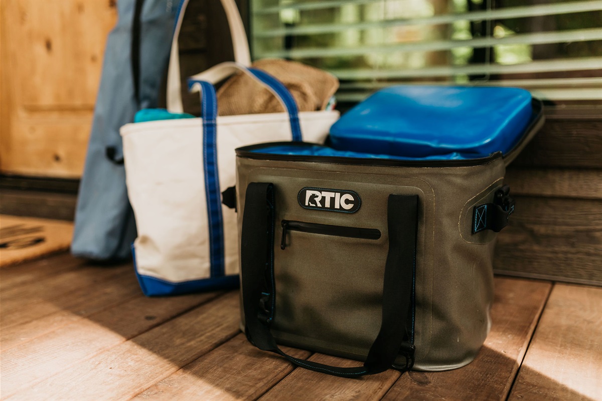 Outdoor Cooking Paradise: Sizzle up a feast on the deck’s premium BBQ grill surrounded by nature!