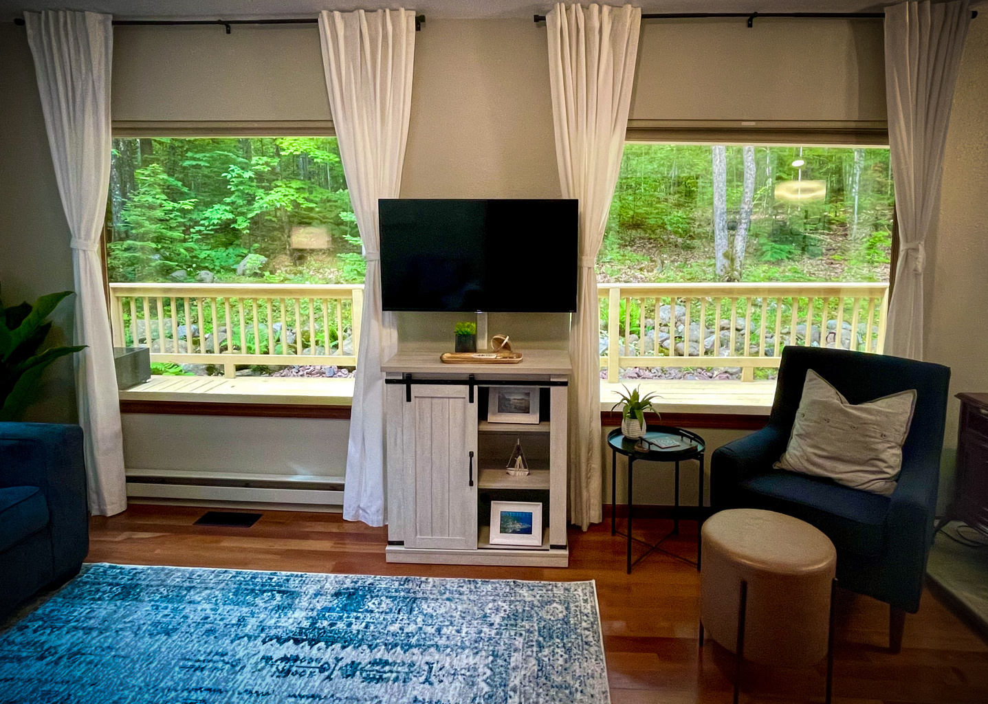 Two huge panoramic mirror reflective double windows view out of living room. You can see out mirror reflective means you can’t see in from outside! 