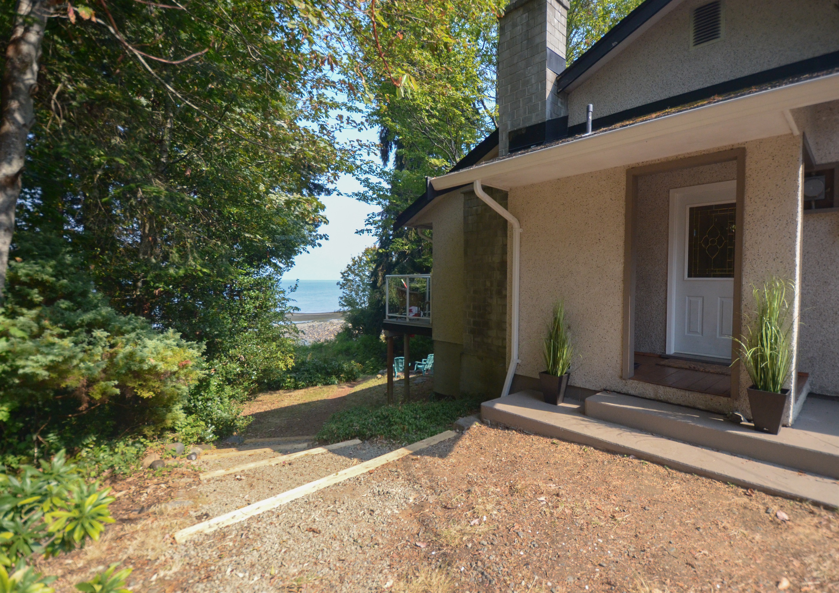 Front entrance with ski and snowboard storage cubby