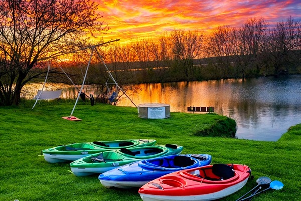 Sunset paddles and lakefront views, your evening starts here.