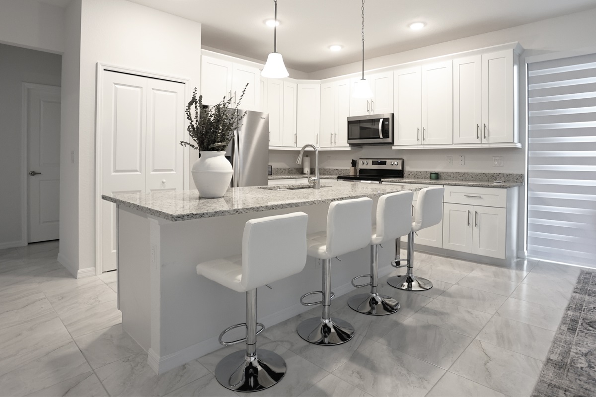 Seating for 4 at kitchen island