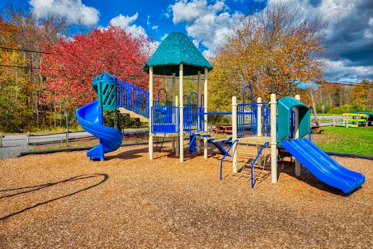 Playground - Community Amenity - Arrowhead Lake - Serhii Vacation Rentals