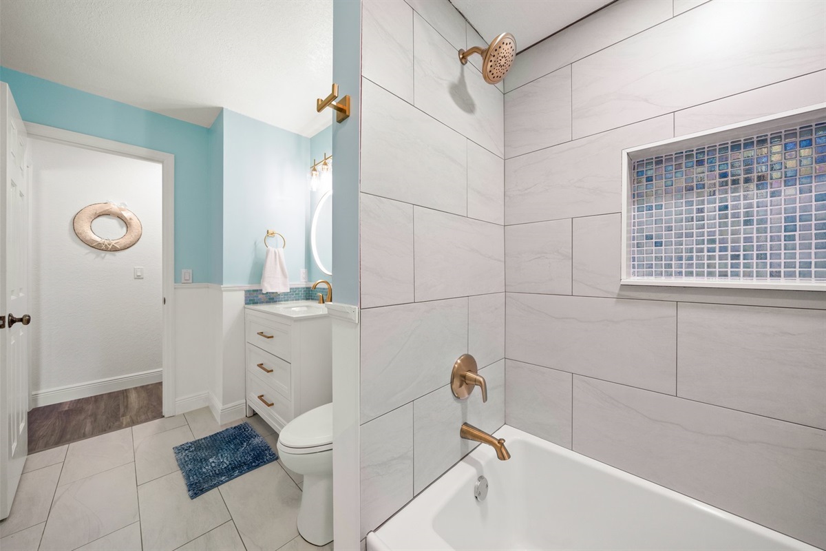 Hall Bathroom with Tub #2