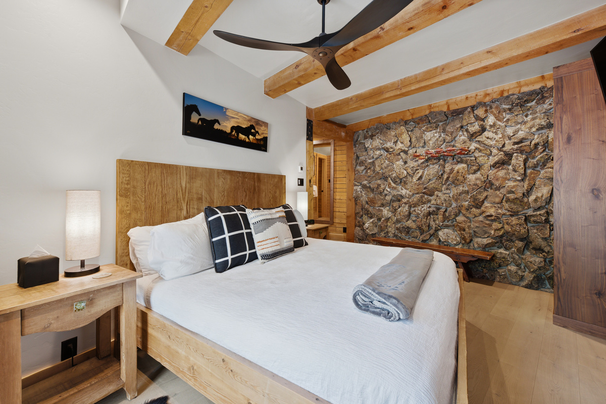 Primary Suite with King bed