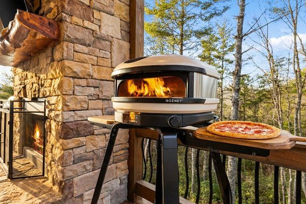Cozy fires, perfect pizzas, and panoramic views… your mountain getaway starts here.