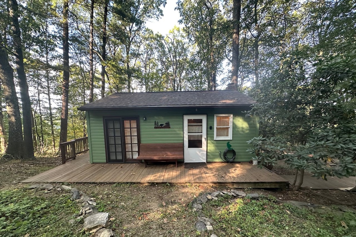 Spacious deck wraps ¾ of the way around the cabin—perfect for sipping morning coffee, enjoying dinner al fresco, or relaxing with a glass of wine. Includes a gas grill and gas fire pit for cozy evenings under the stars.