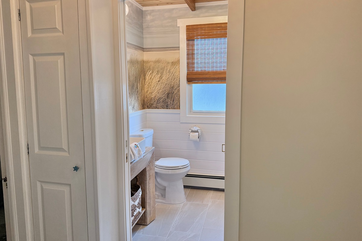 1st Floor Front Bath