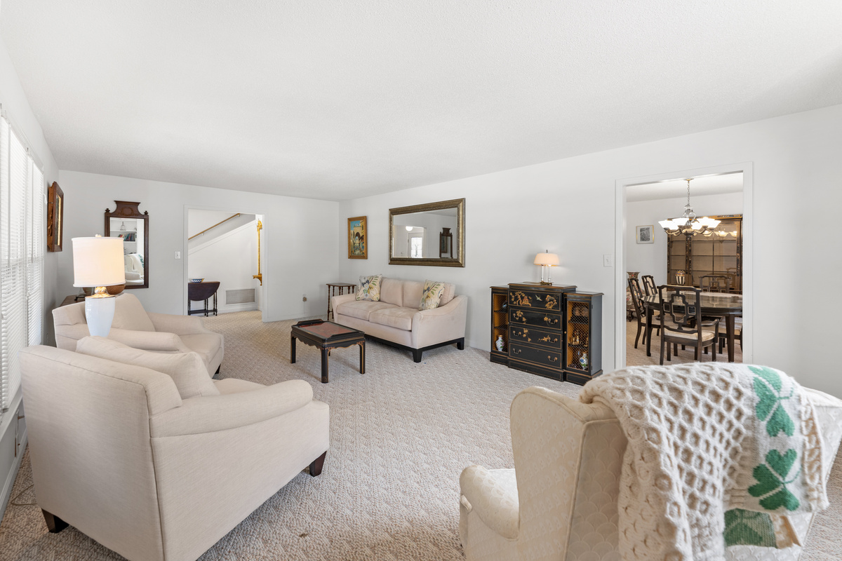 Upstairs Living room area, sit and discuss your daily adventures