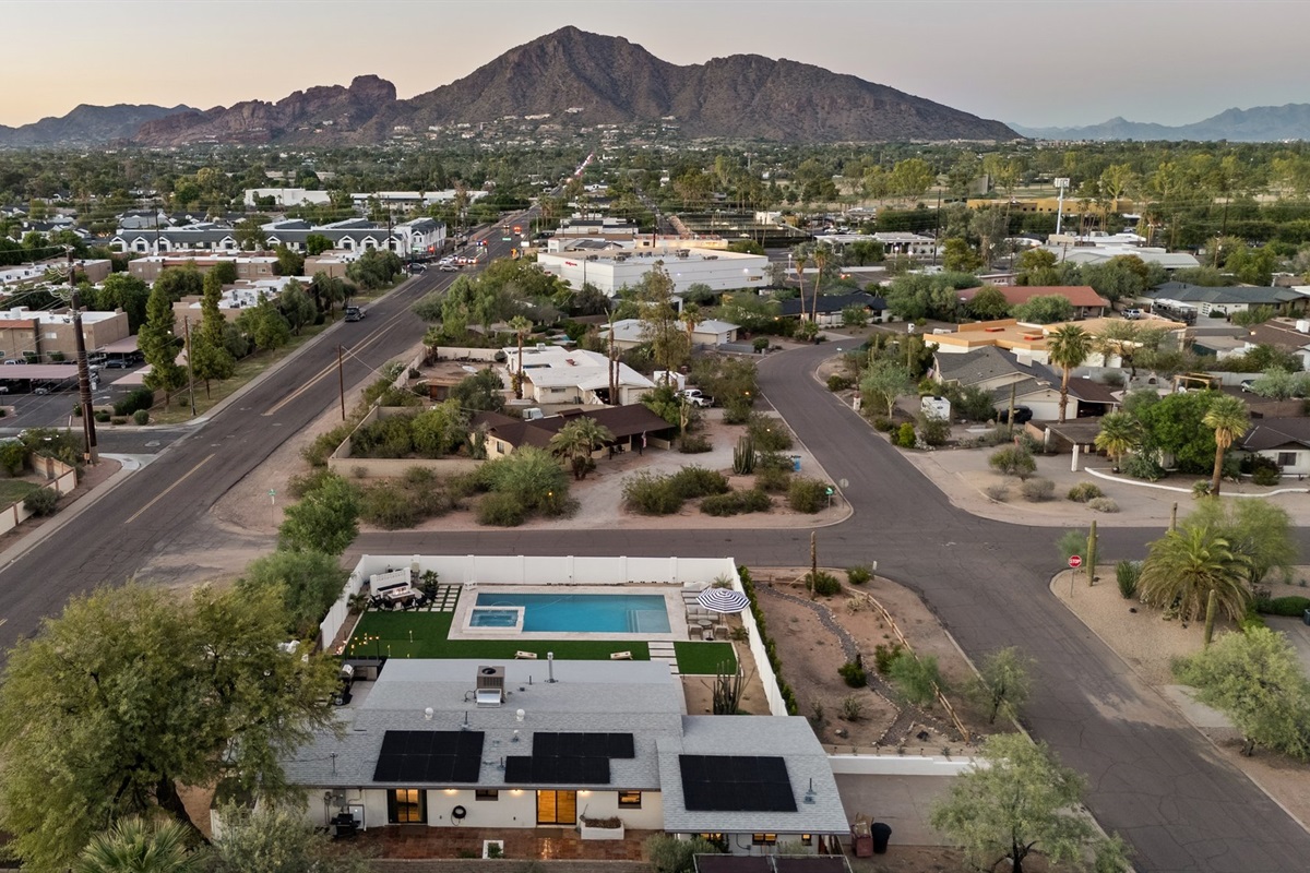 Camelback Casa | 4BR in Scottsdale | Heated Pool & Hot Tub — Casa Camelback | 3BR+Bunkhouse | Heated Pool & Hot Tub, Scottsdale, Arizona — photo 54