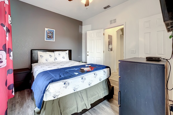 1st Floor Queen Bedroom