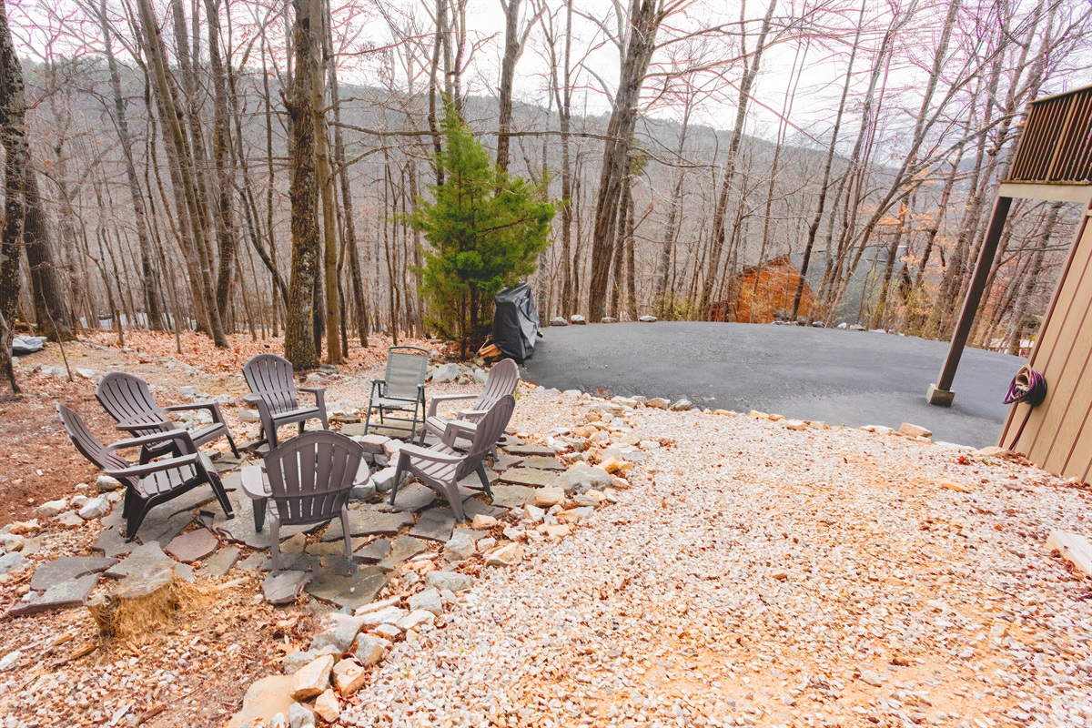 Firepit at side of the home - ready for marshmallows !