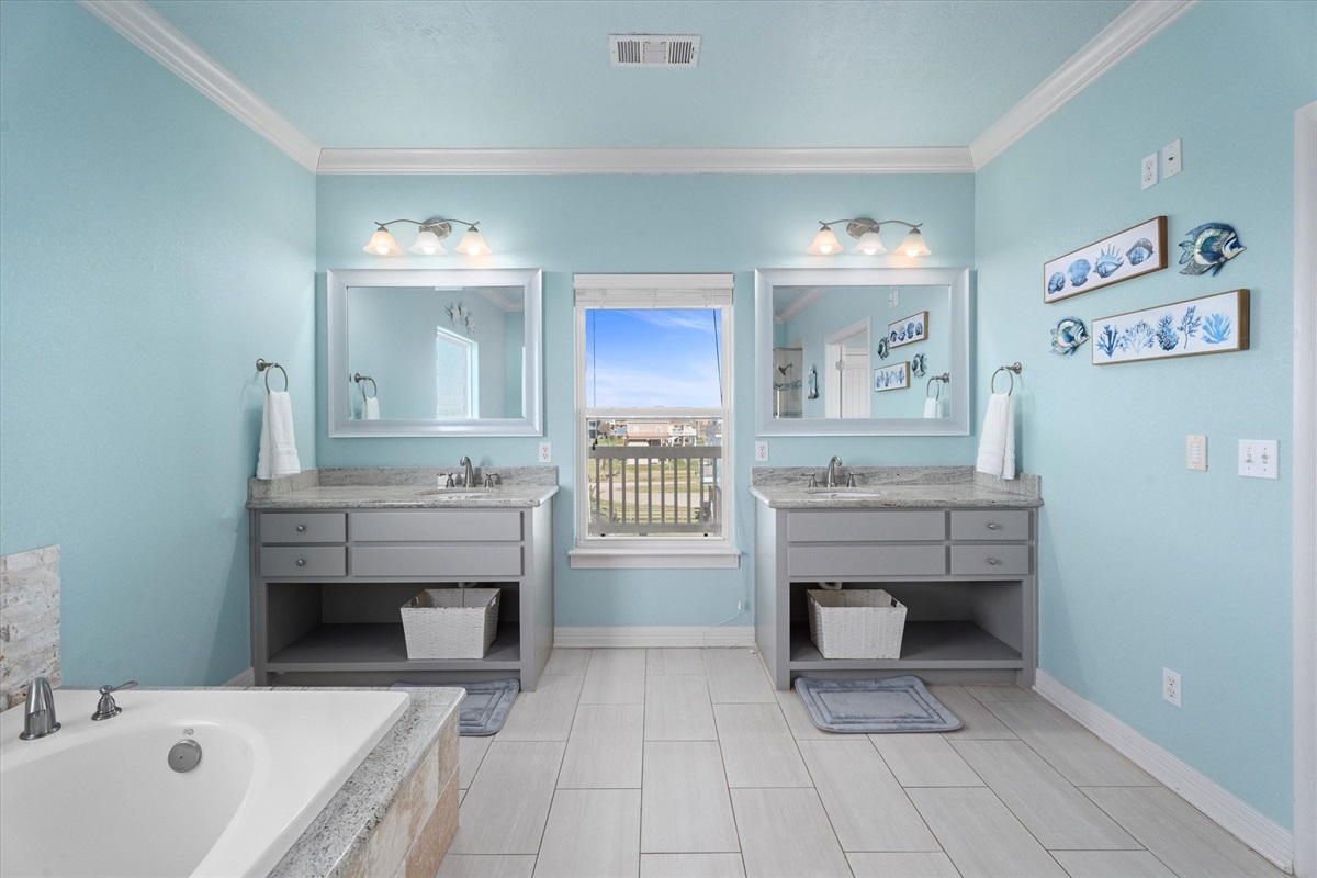 335b8b05fc564bf4b8799292da208933 Large | Beachhouse | Texas | TX | Vacation Homes | Galveston | Crystal Beach | Kokomo | Breezy Days | Beachfront Elegance | Sunrise Serenity | Southern Sands Property Management, LLC