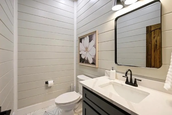 Minimalist bathroom design with modern vanity and clean finishes.