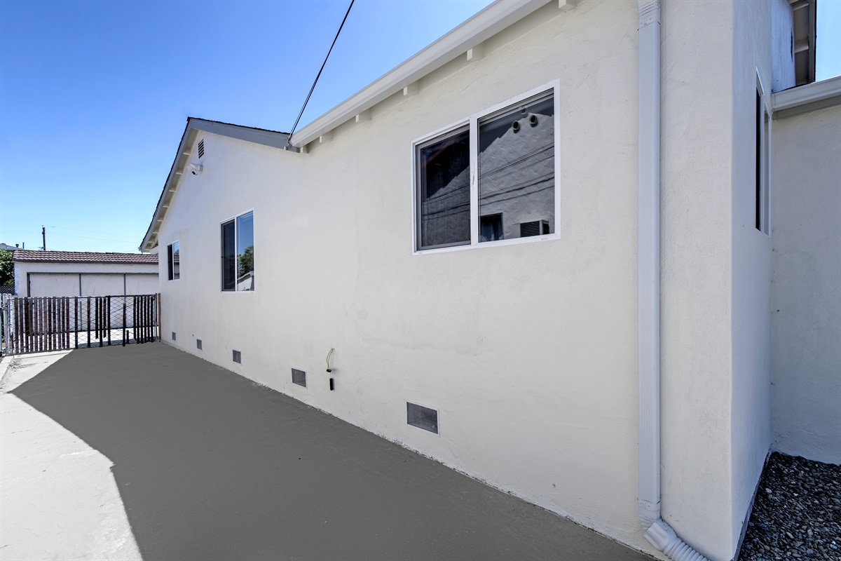 07-1362-shortridge-private-driveway-with-level-2-ev-charging