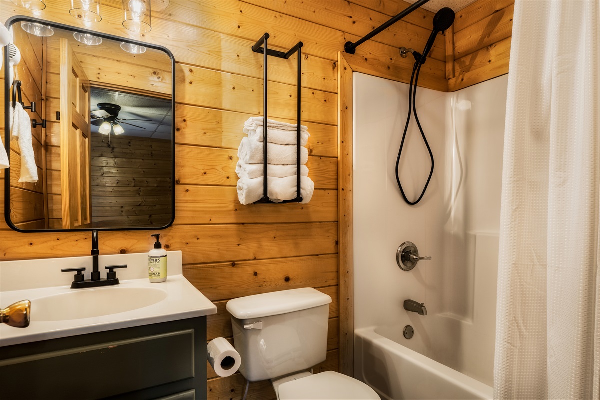 The cabin features SIX bathrooms- each bedroom has its own bath