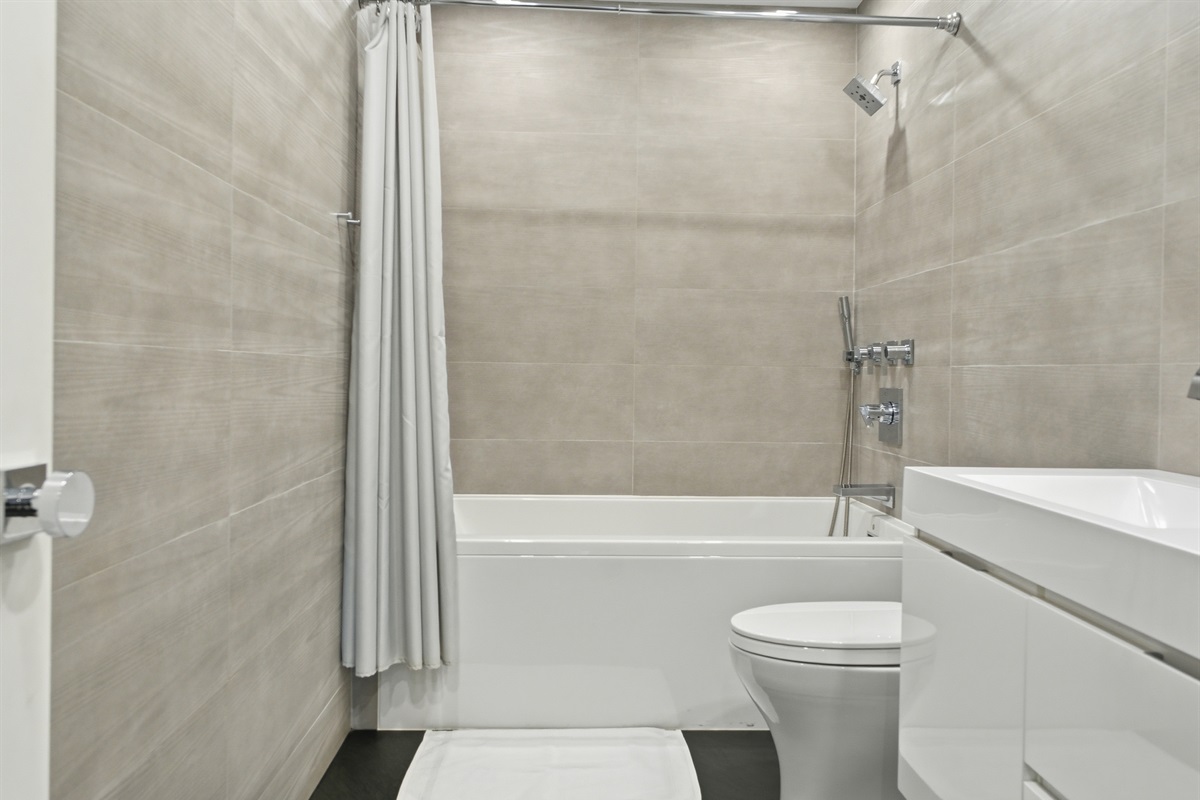 Guest Bath - Deep Tub with Shower and Handheld Head