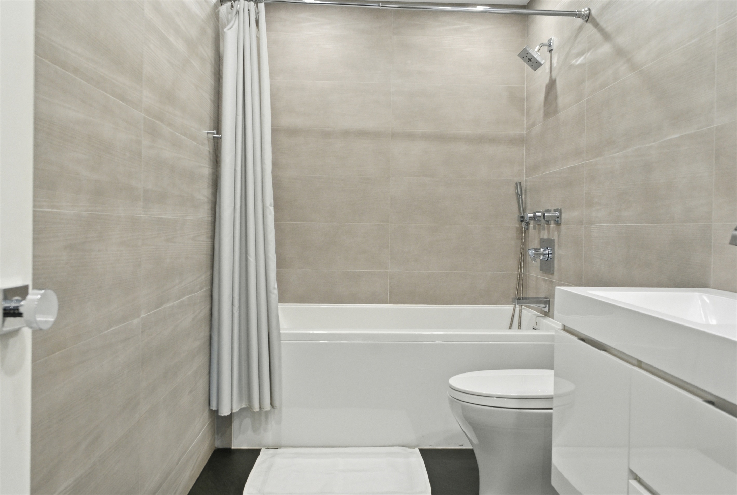 Guest Bath - Deep Tub with Shower and Handheld Head