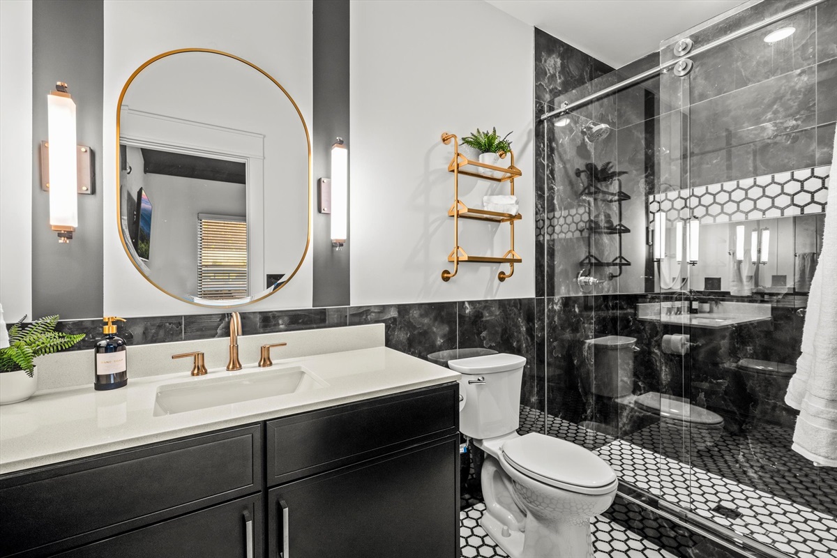 En-suite bathroom with walk in shower.