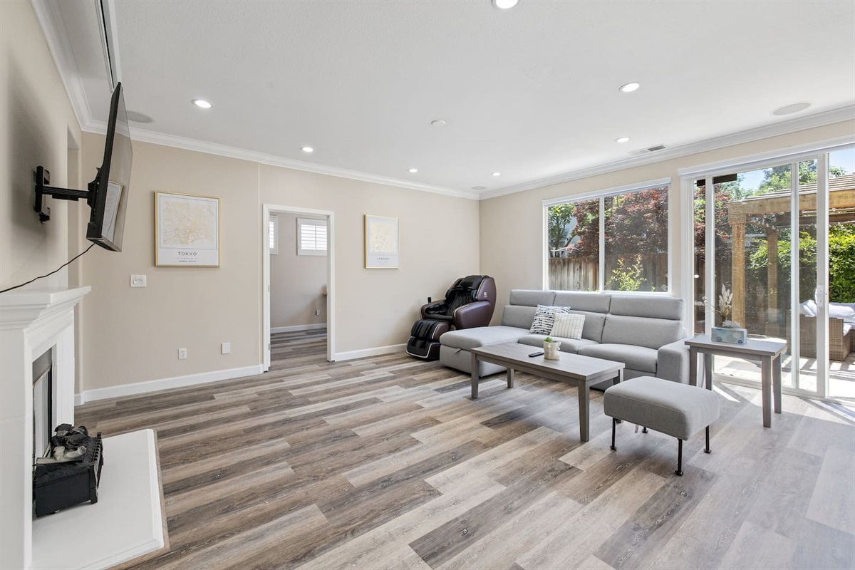 2nd living area with a large flat screen TV