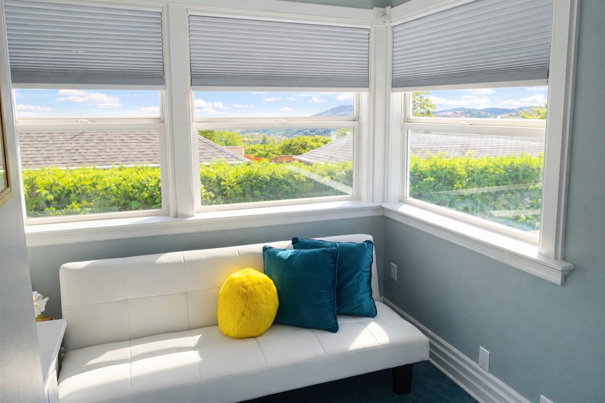 Bedroom #4 of 4: Queen bed + futon - sleeps 2-4 guests