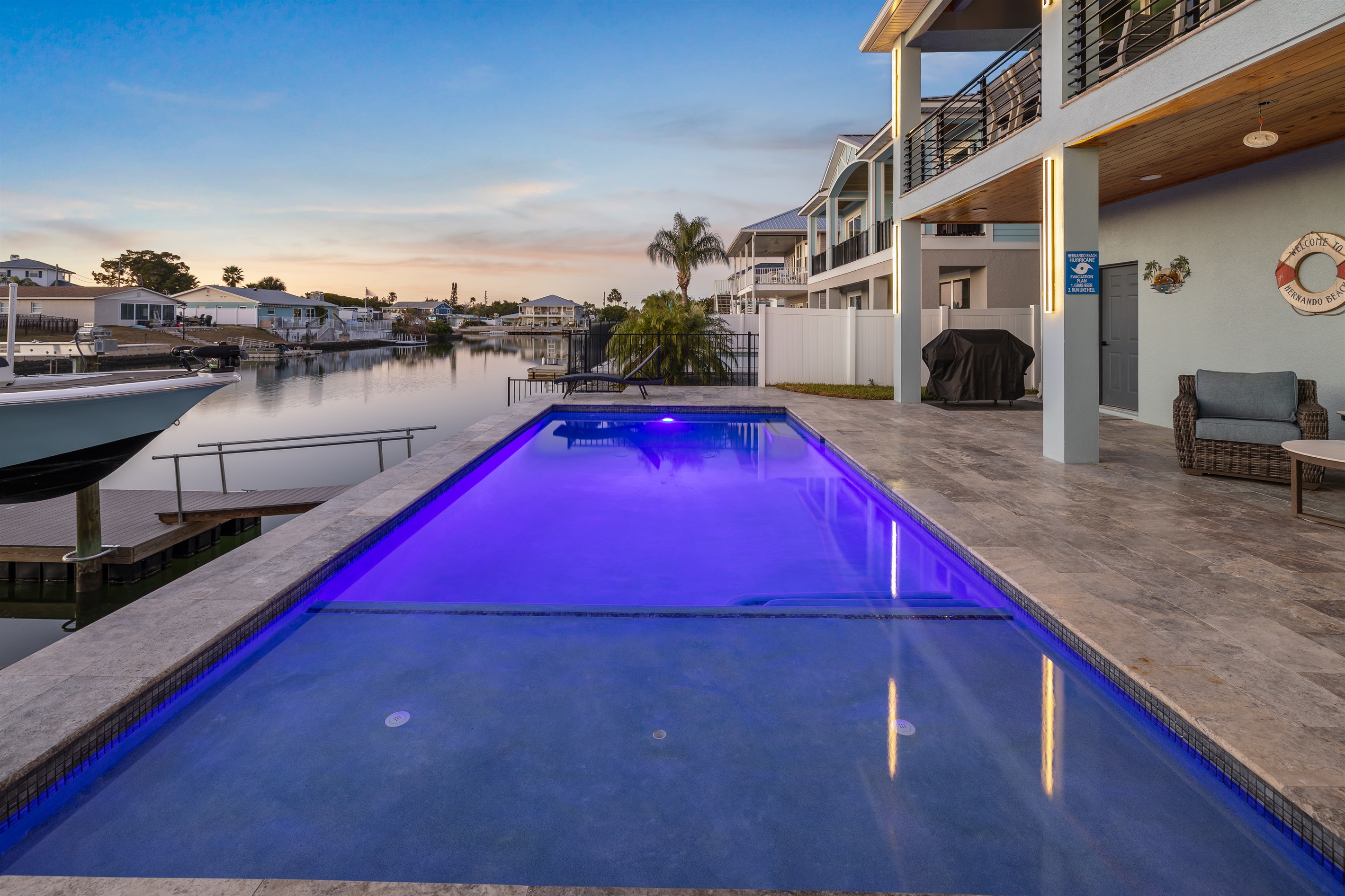 Located on Canal,Pool, Gym, Boat dock 4