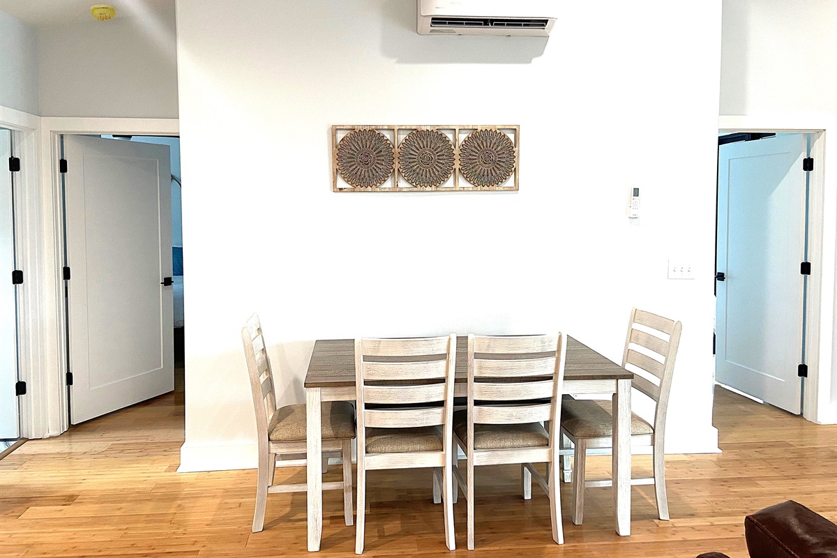 2  Dining Areas