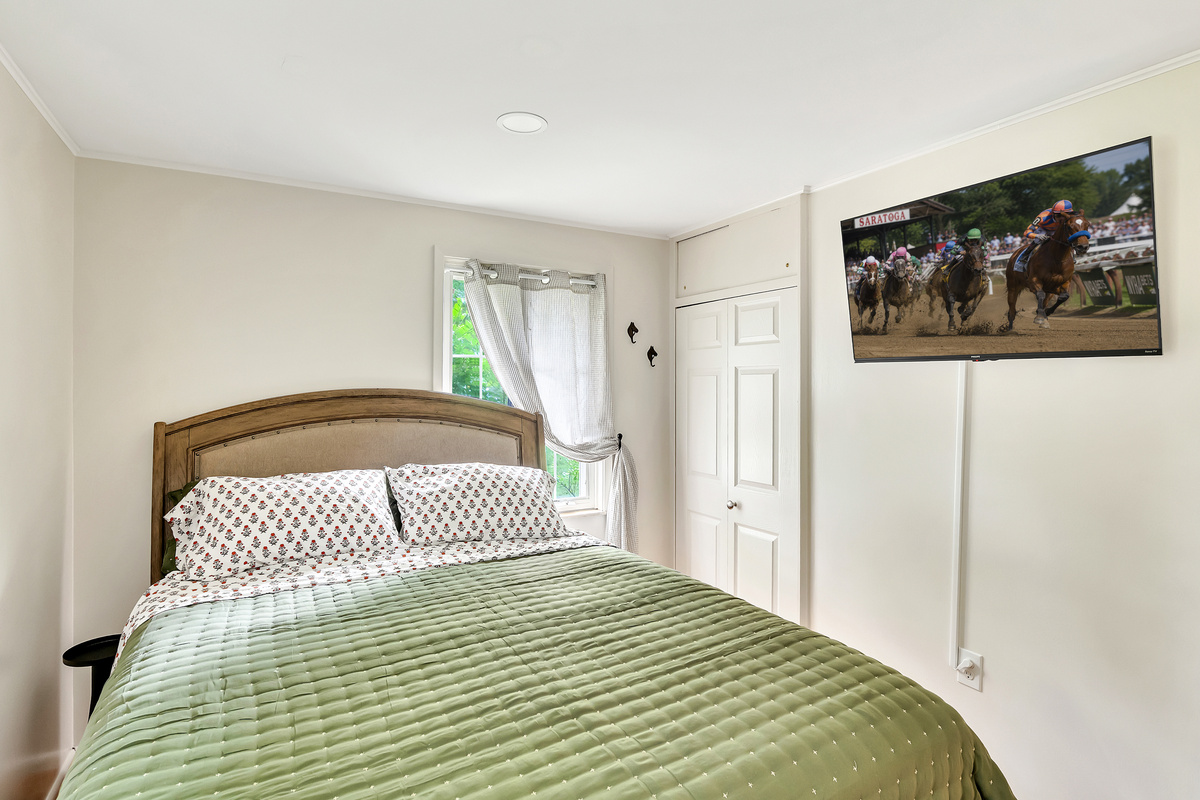 Bedroom #2 – Queen Bed & Smart TV