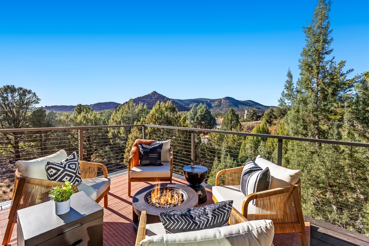 Relax around the fire on the upper deck with open views of Sedona’s red rock landscape and surrounding desert, creating an ideal spot to unwind any time of day.