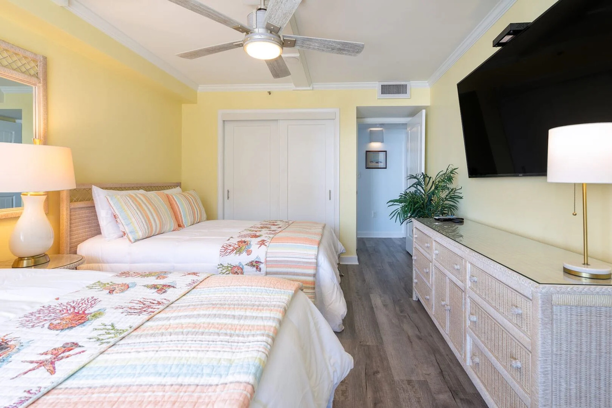 2nd Bedroom with Full beds and large TV and a VIEW!