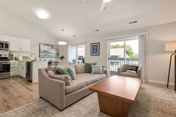 Modern Luxury Condo | Walk to Notre Dame | 2BR/2BA | Parking, photo 12