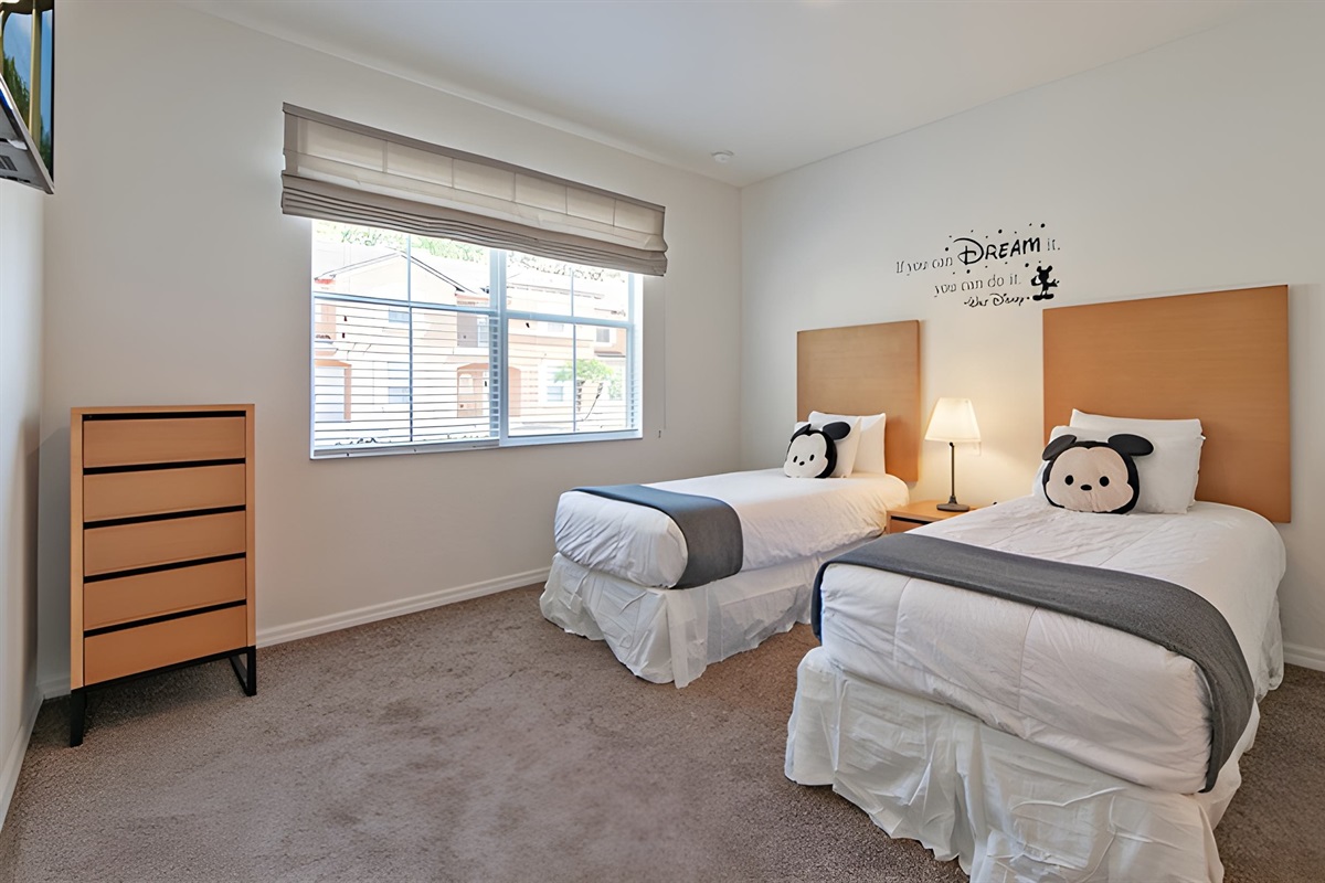 On ground level, you will find this adorable bedroom with two twin beds, your own Smart TV, and an ensuite full bathroom