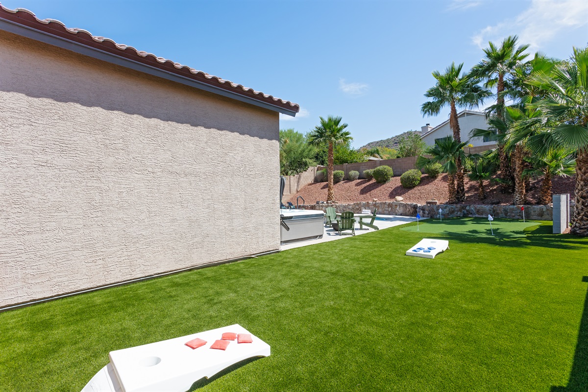 Yard Games: Corn Hole, Putting Green