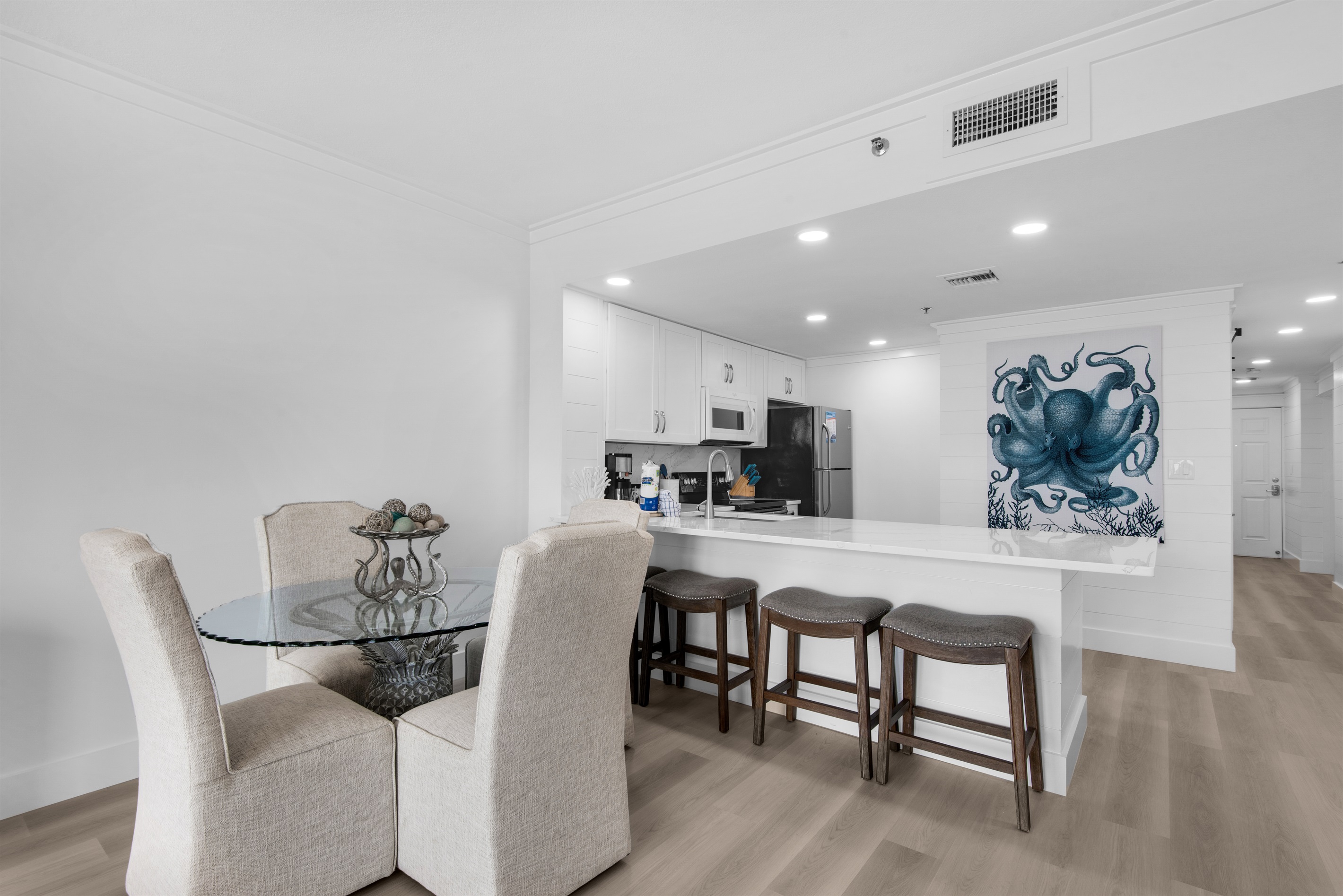 Dining area and breakfast bar