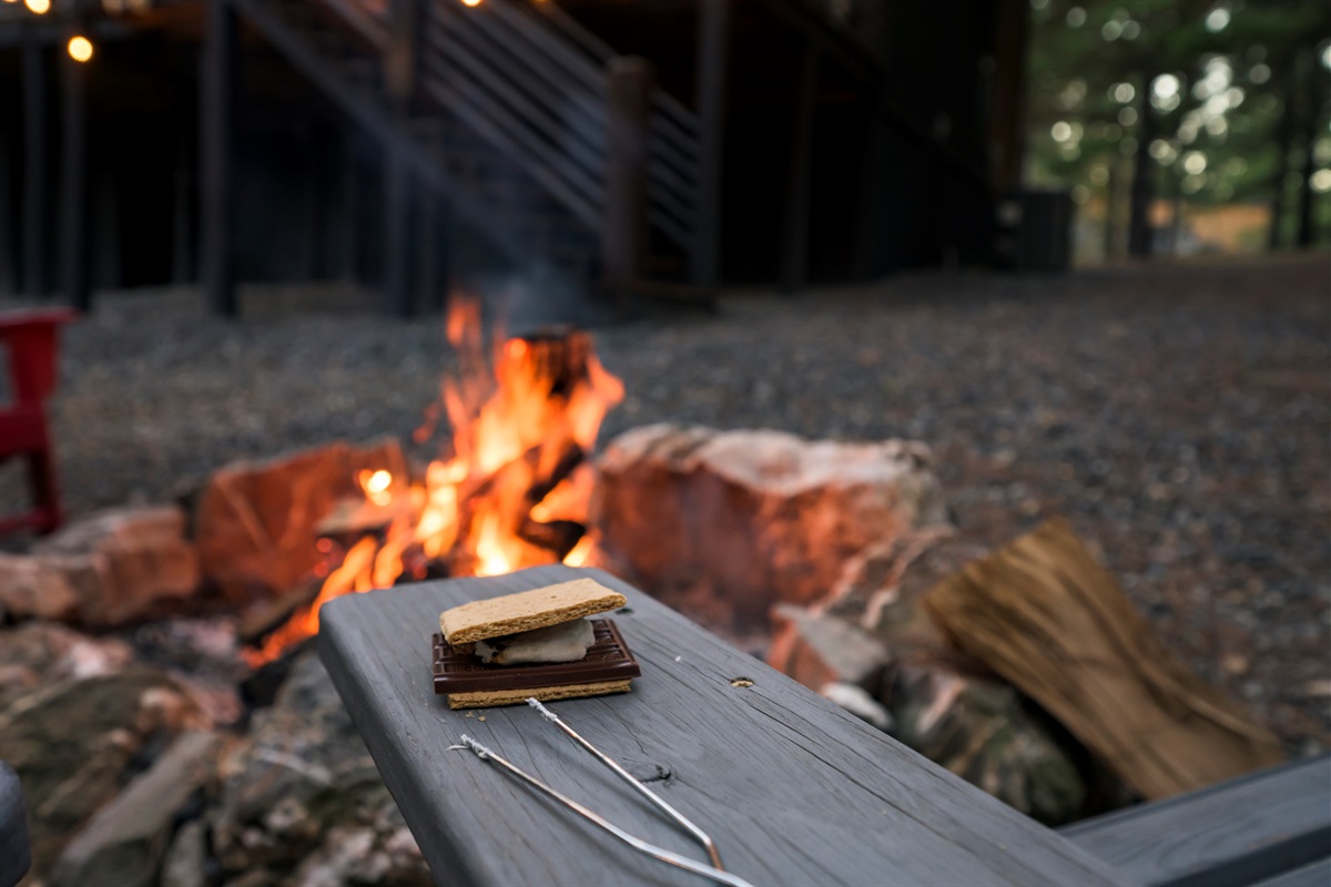 End your day by the fire — s’mores, laughter, and starry skies make every night unforgettable