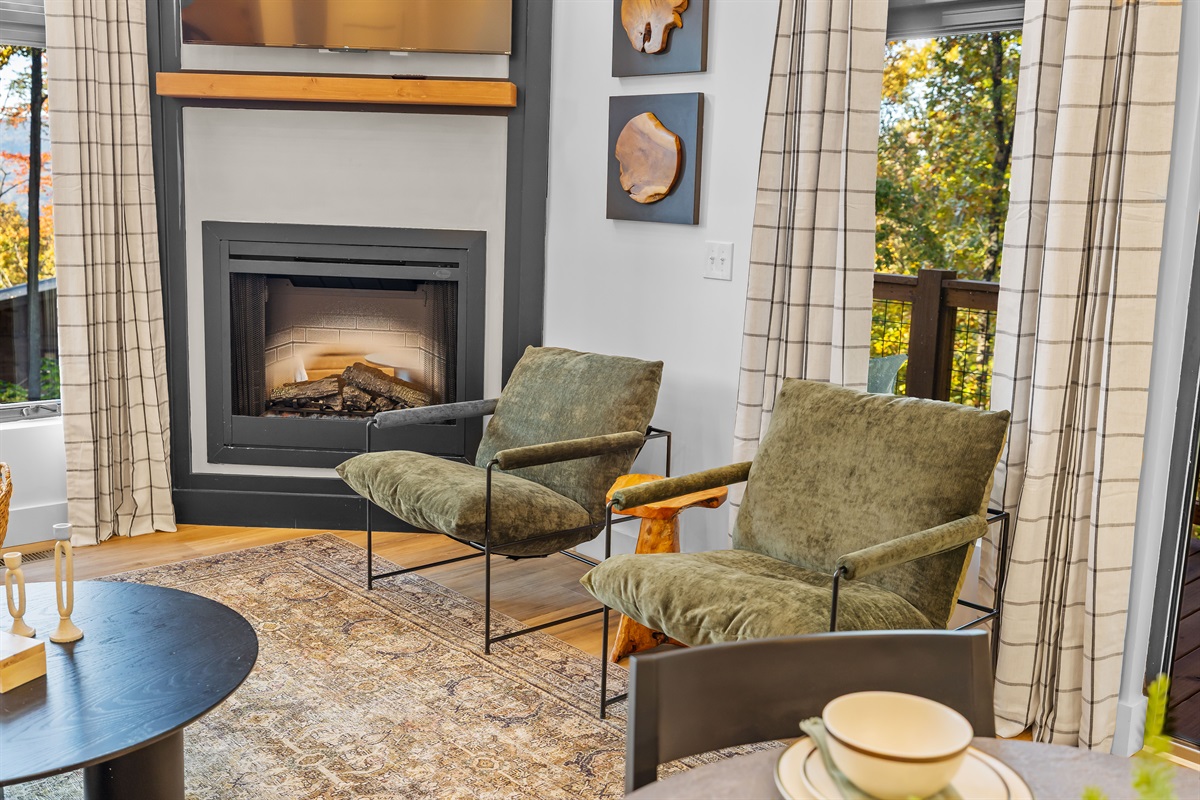 Fireplace and forest views for cozy evenings
