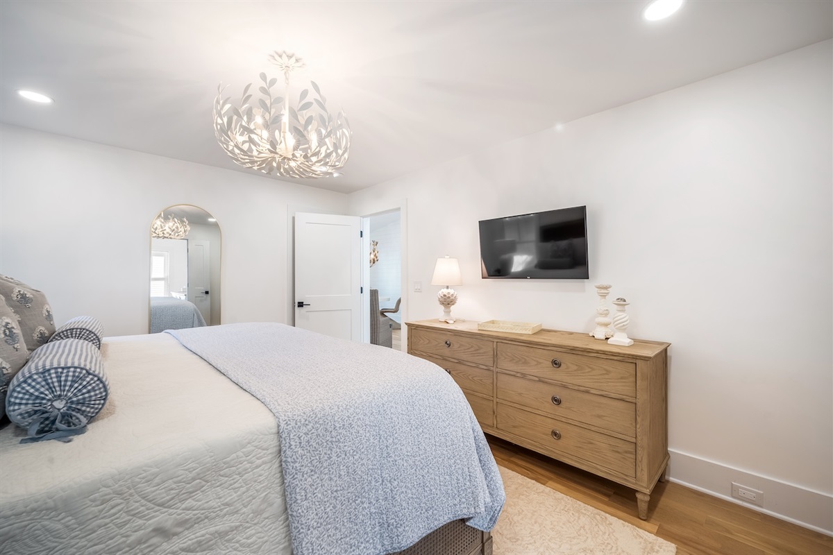 King Bedroom | 19 Sand Crab | IOP Escapes