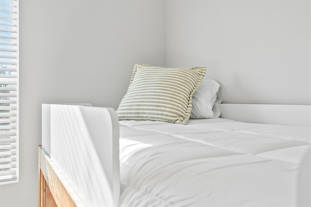 Kids Bedroom with Twin bunk beds