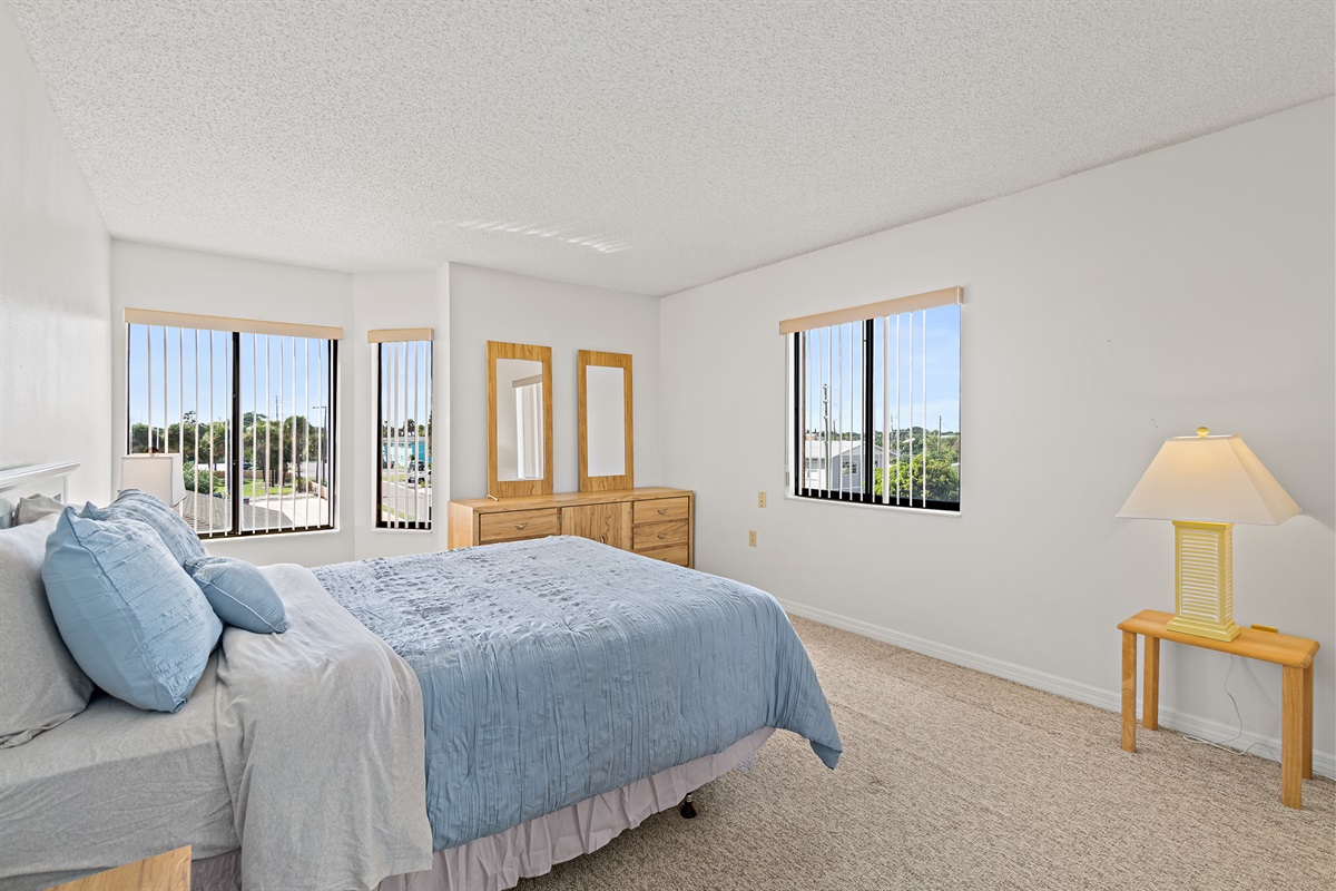 2nd Bedroom with Queen Bed