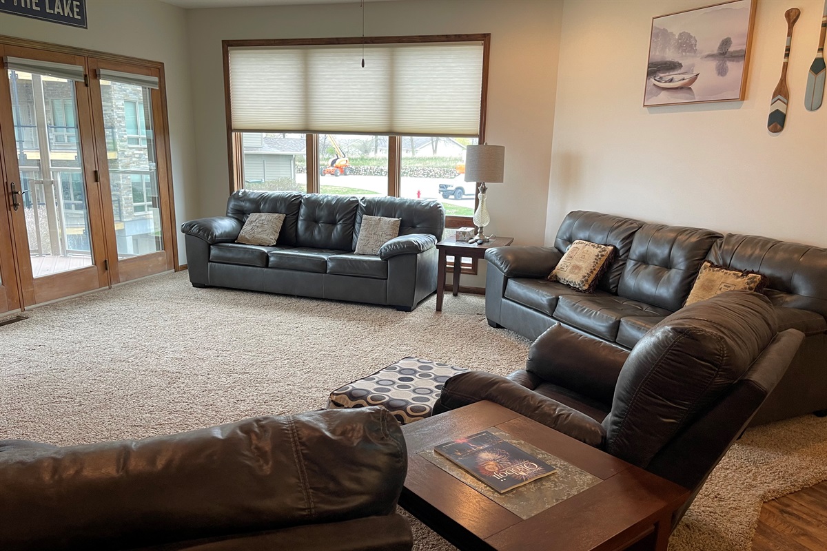 Living Room w/Queen sleeper sofa