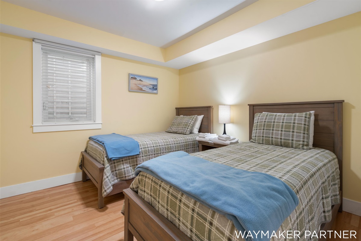 Bedroom #6 with 2 twin beds