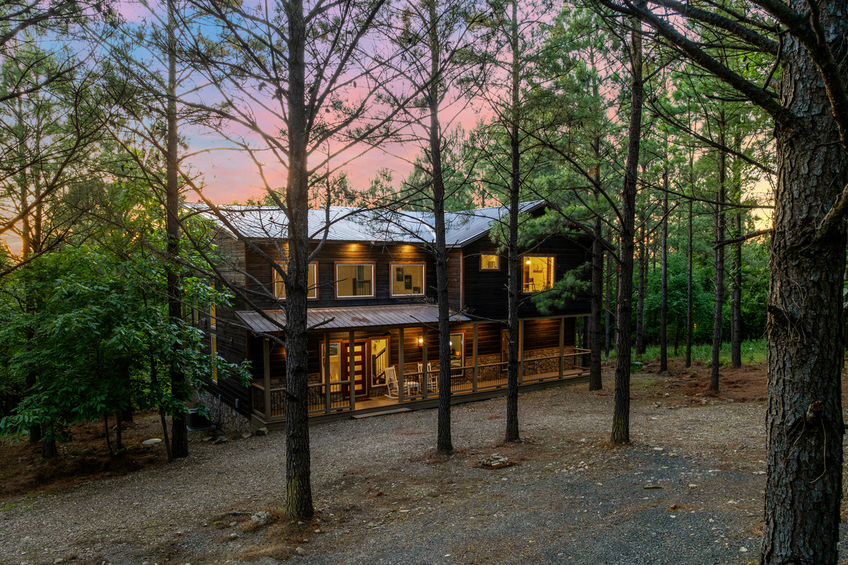 A scenic drive leading to the cabin, setting the tone for a quiet escape and nature-filled getaway. 🚗✨