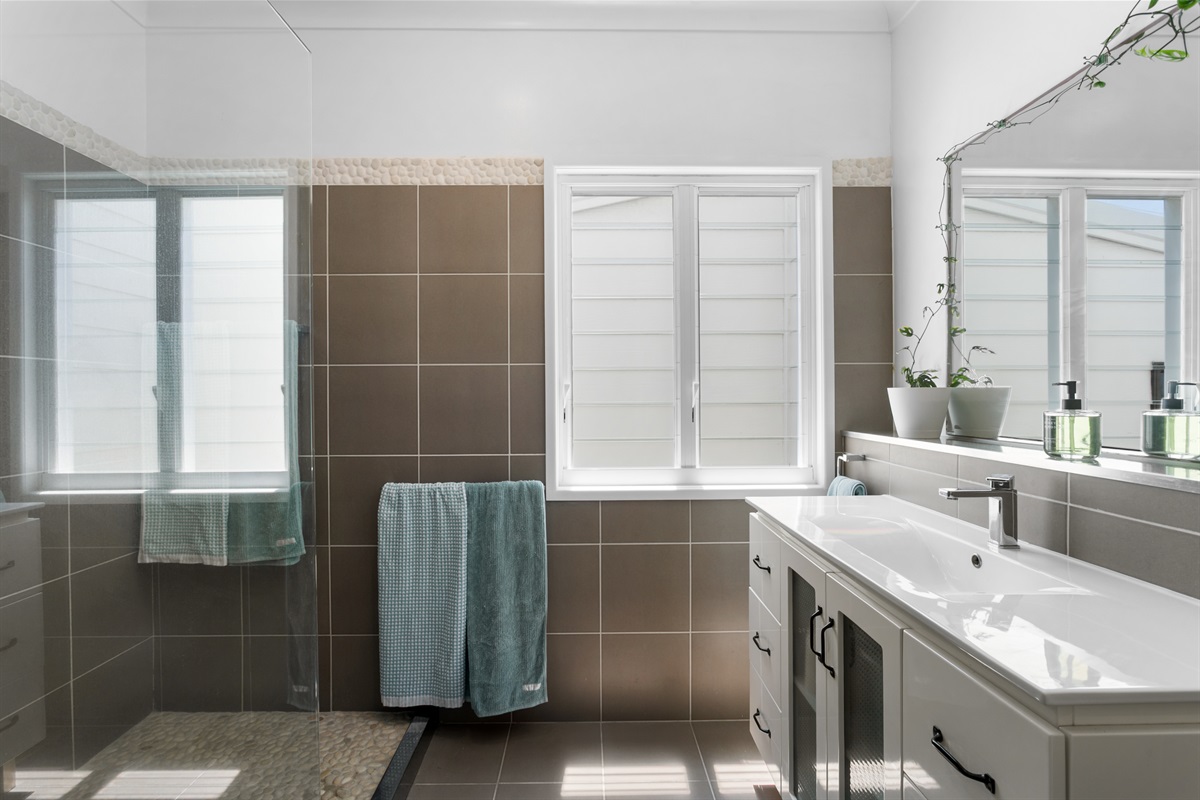 Be spoiled in your large ensuite with separate powder room.