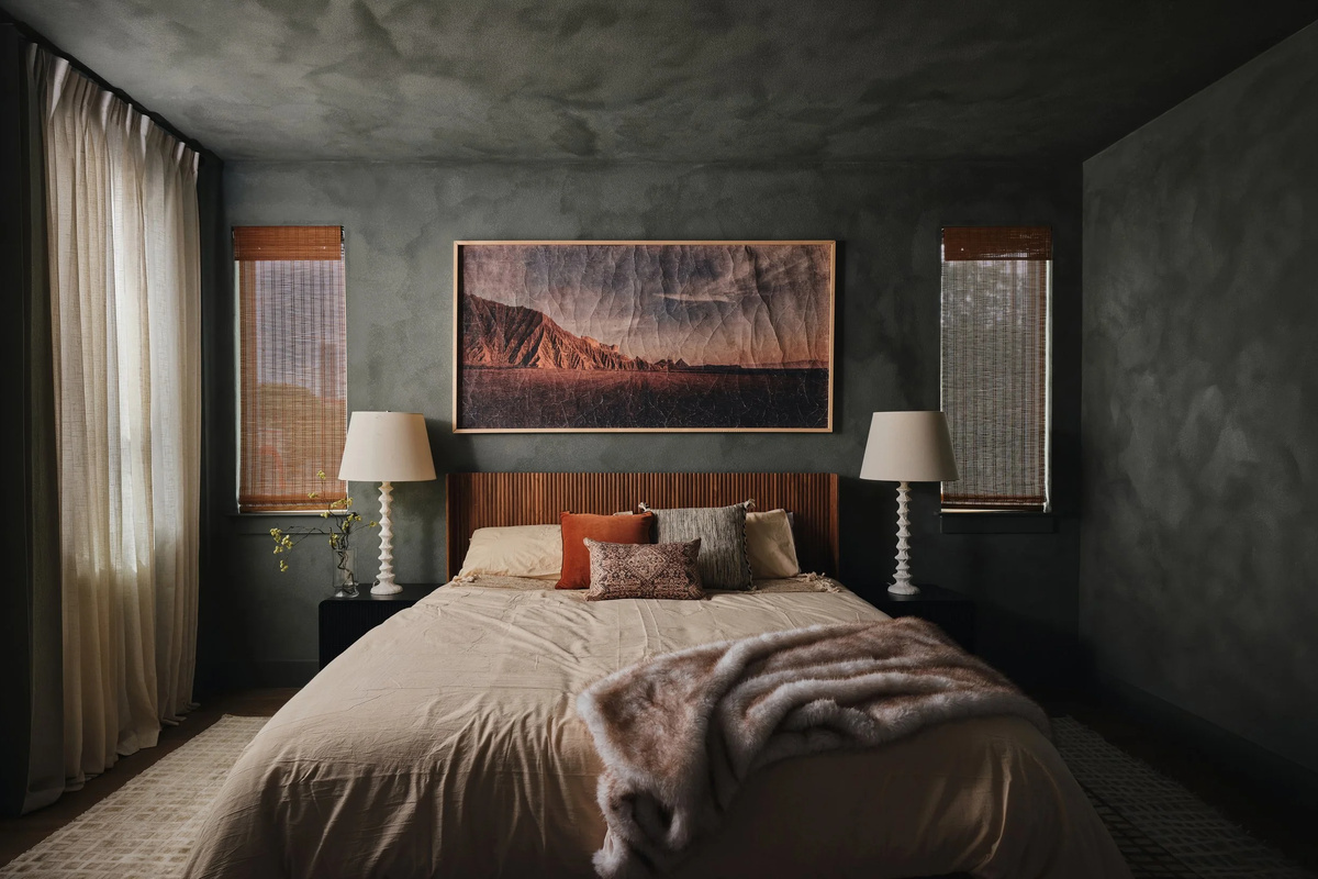 Master king bedroom with breathtaking finishes and earthy tones