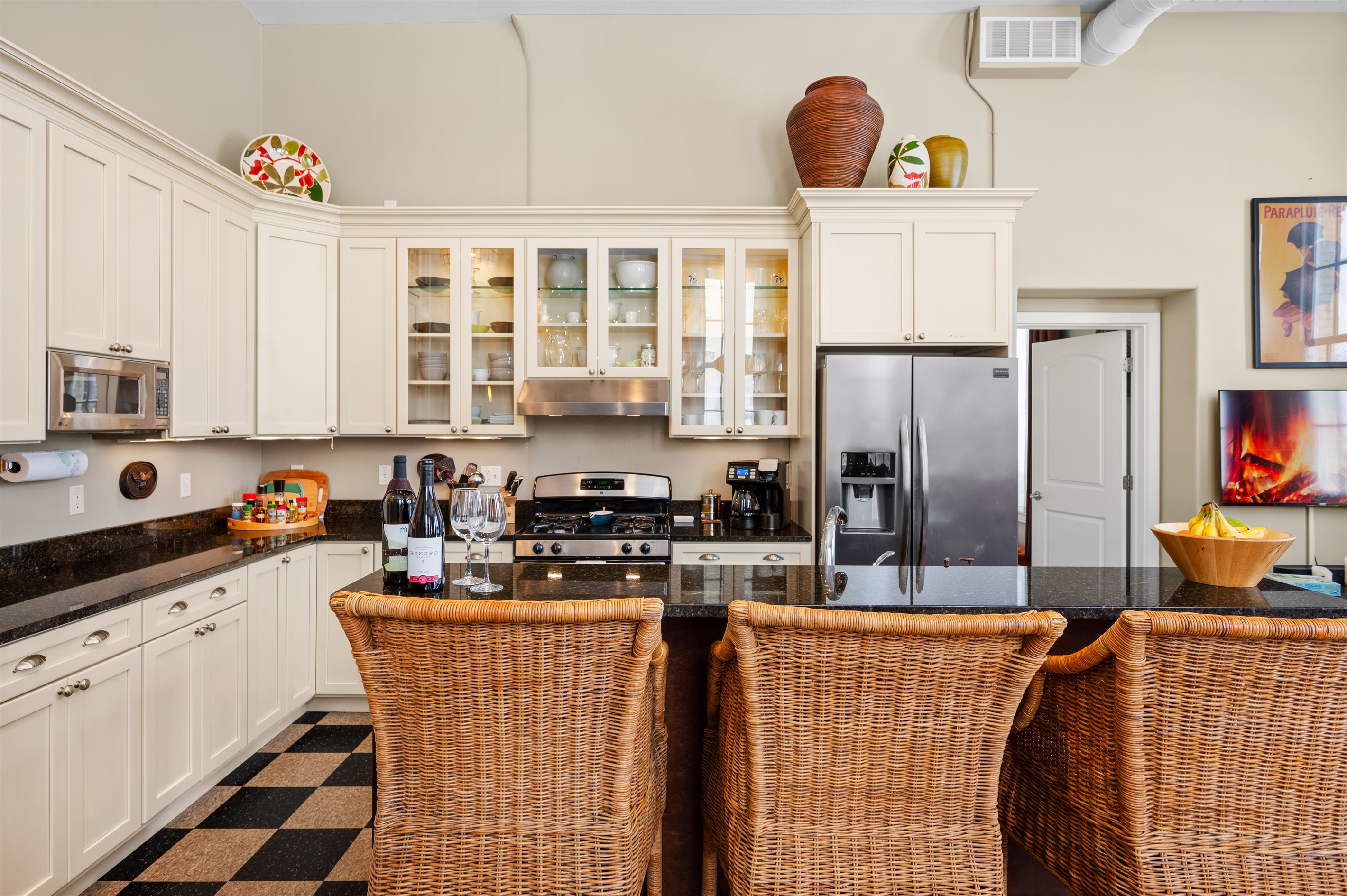 Kitchen with Island Seating