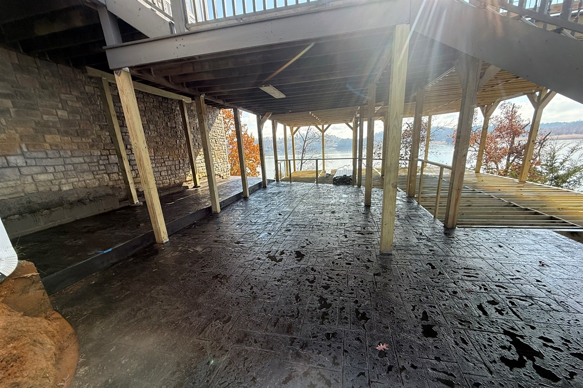 A new lower deck has just been added, which will have a 7-seat hot tub by early December 2026