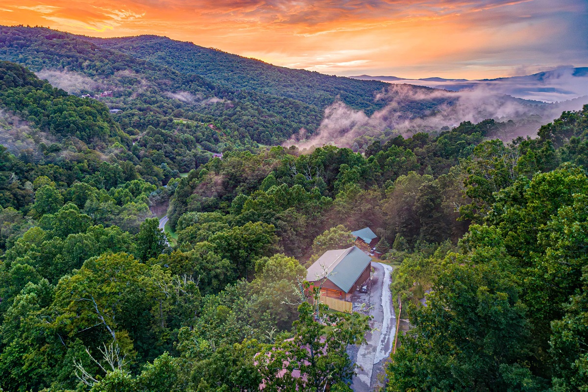 Mountaintop Retreat: Enjoy stunning sunsets from your secluded cabin.