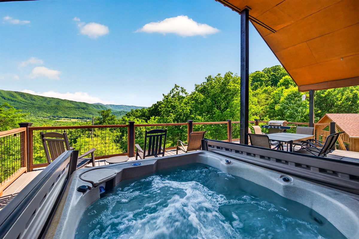 Hot Tub with amazing views!