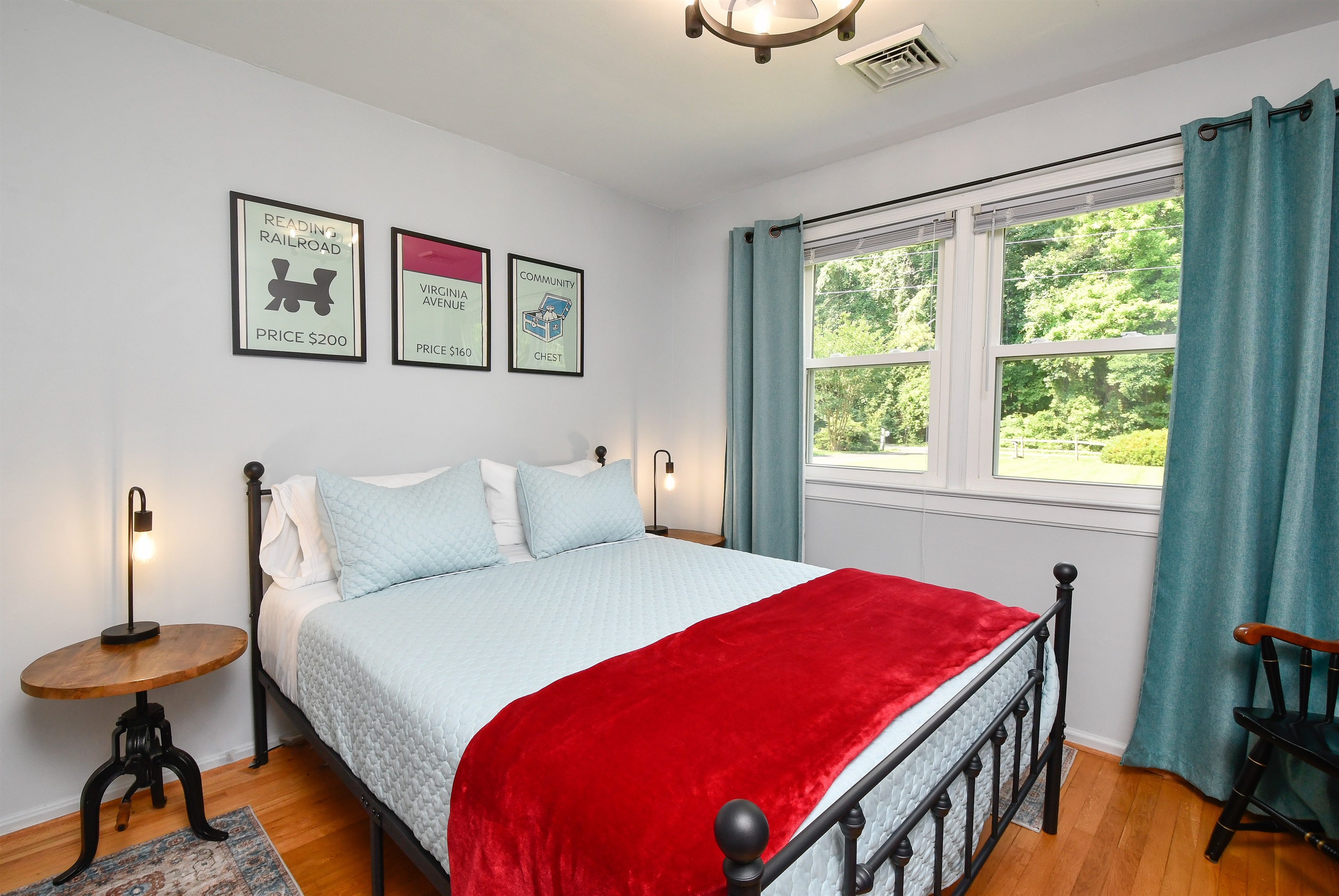 Luxurious queen bed to count your earnings or your zzz's.